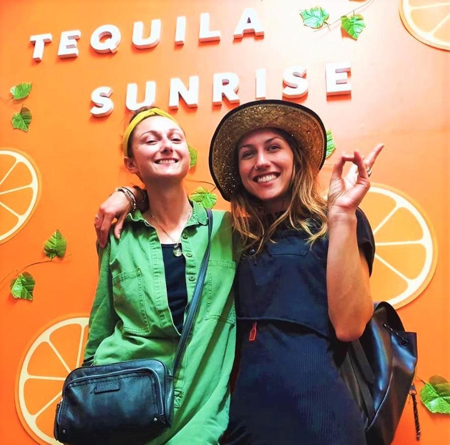Tequila Sunrise Hostel Surfers Paradise Guldkusten Exteriör bild